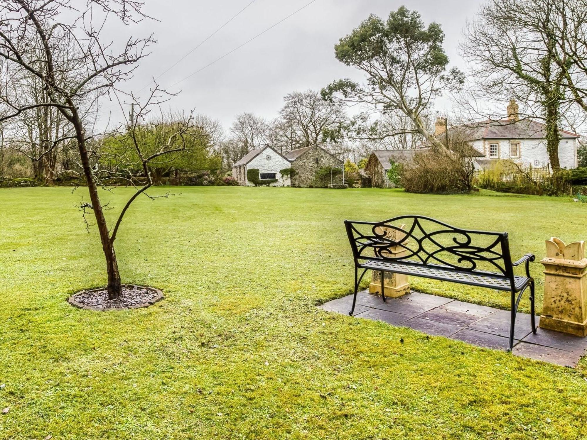 Secluded Holiday Home In Ceredigion With Garden Pennant  Exterior photo